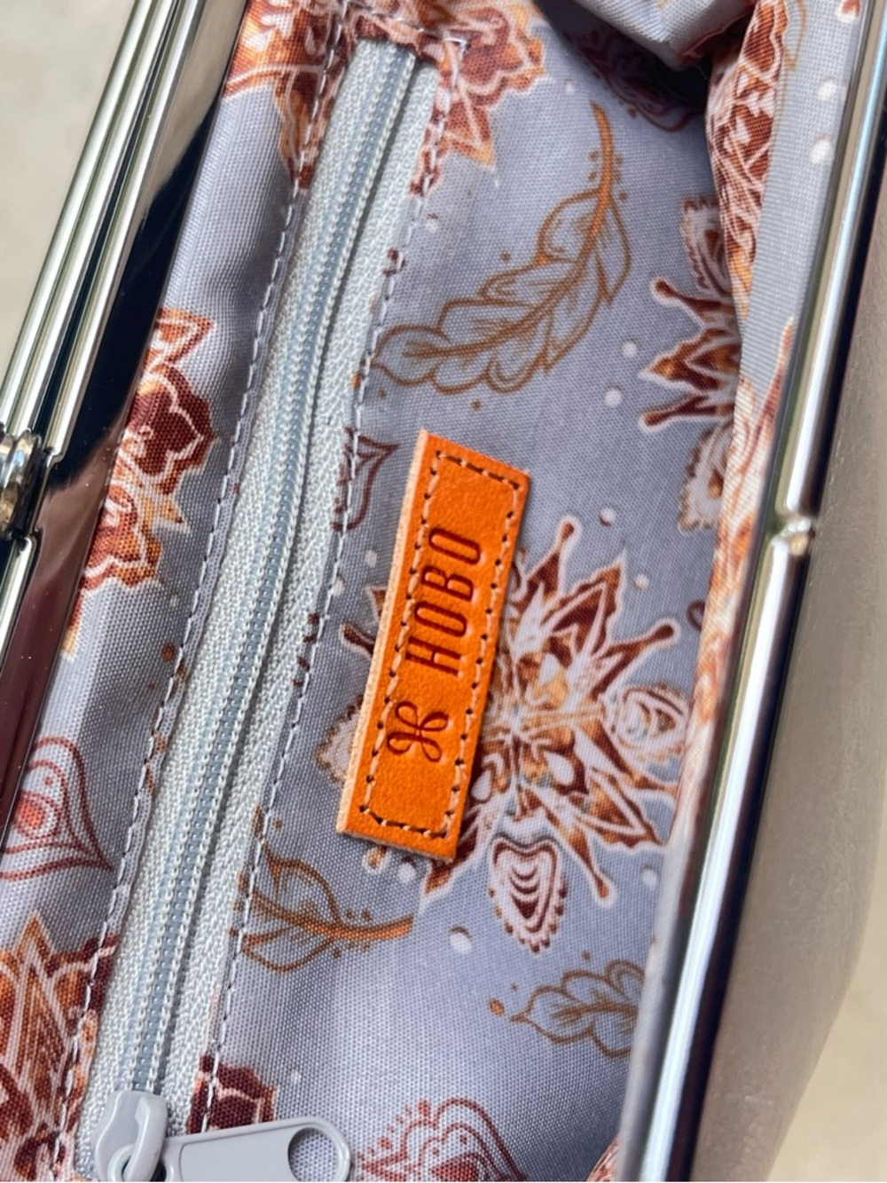 HOBO silver leather folding wallet - Picture 5 of 6